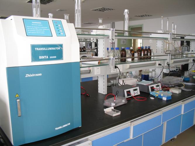 该实验室拥有包括 pcr 仪等相关的分子生物学实验相关设备及仪器.